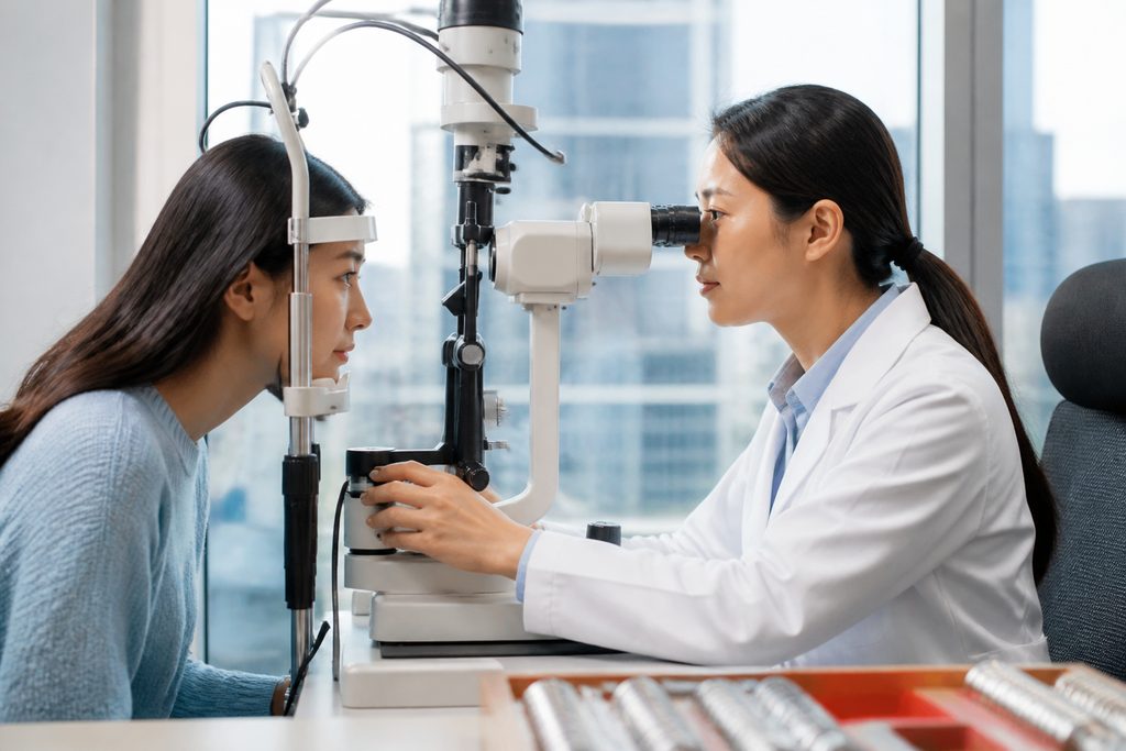 eye exam cost China - medical illustration