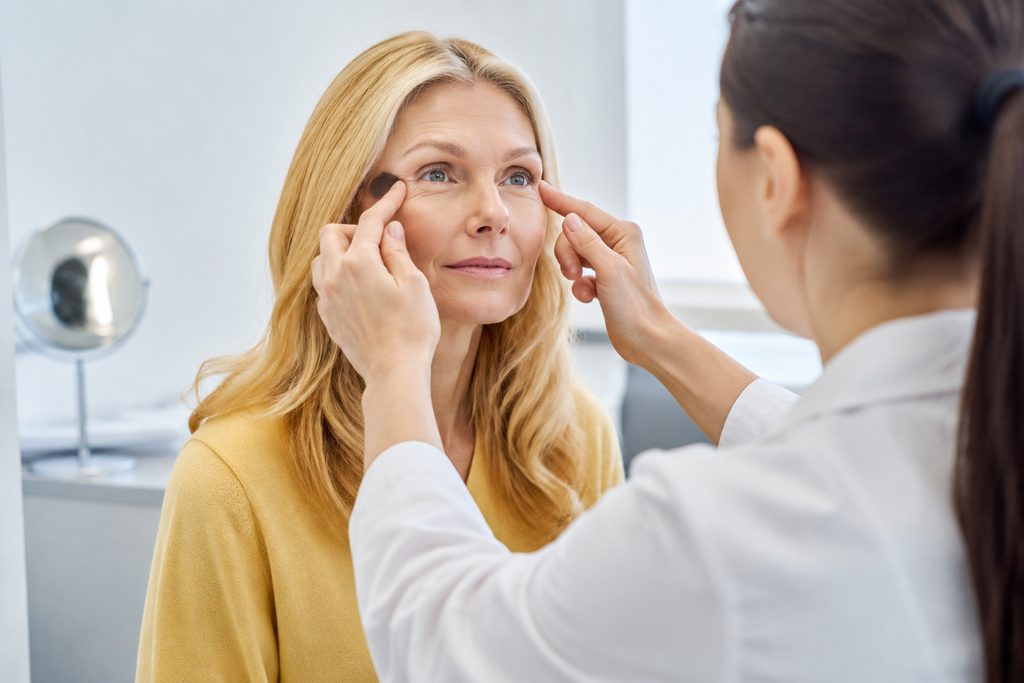 eyelid surgery cost China - medical illustration