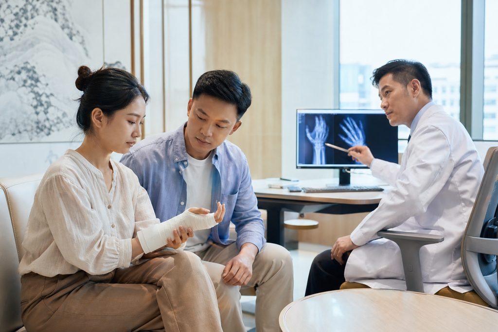 ganglion cyst removal cost China - medical illustration